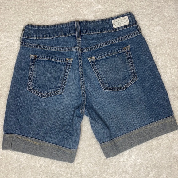 Levi’s Signature cuffed denim shorts - Picture 2 of 8